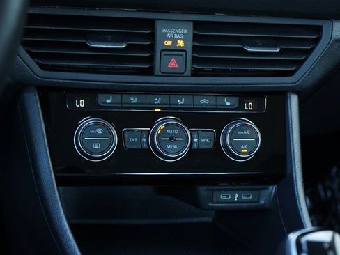 Used 2024 Volkswagen Jetta SE image 22