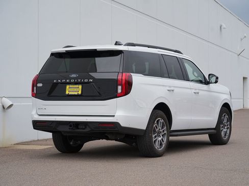Used 2025 Ford Expedition Active AWD/4WD image 3