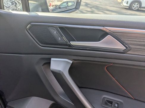 Used 2024 Volkswagen Tiguan SE image 34