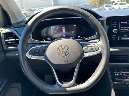Certified 2025 Volkswagen Taos SE AWD/4WD image 18