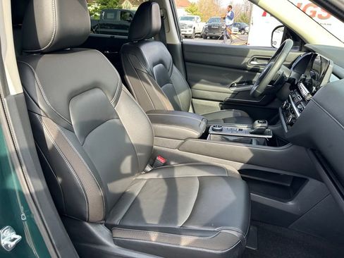 Used 2024 Nissan Pathfinder SL AWD/4WD image 27