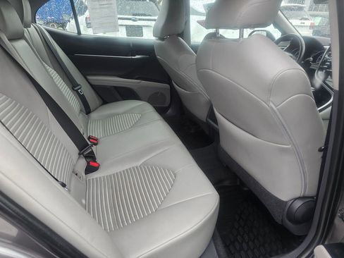 Used 2018 Toyota Camry SE w/ Protection Package (Q2) image 12