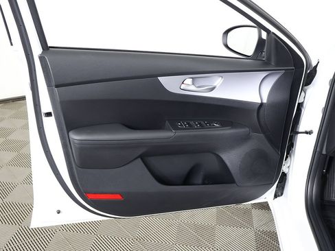 Used 2024 Kia Forte LXS w/ LXS Technology Package FWD image 21