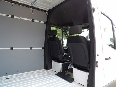 Used 2023 Mercedes-Benz Sprinter 3500 image 26