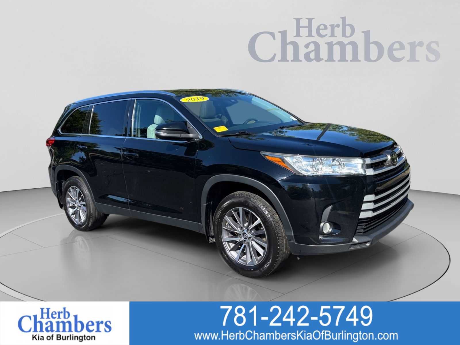 Used 2019 Toyota Highlander XLE AWD/4WD image 1