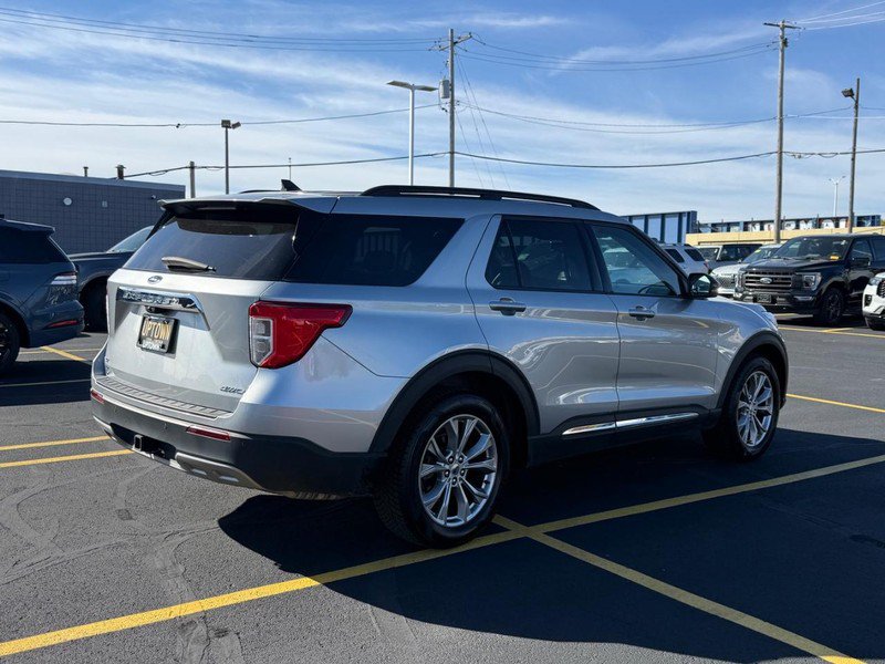Certified 2023 Ford Explorer XLT w/ Equipment Group 202A AWD/4WD image 3