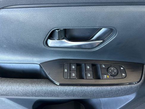 Used 2025 Nissan Kicks SV AWD/4WD image 11