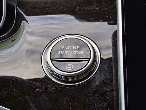 Certified 2025 Mercedes-Benz C 300 4MATIC Sedan image 20