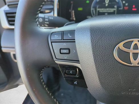 Used 2025 Toyota Camry SE FWD image 14