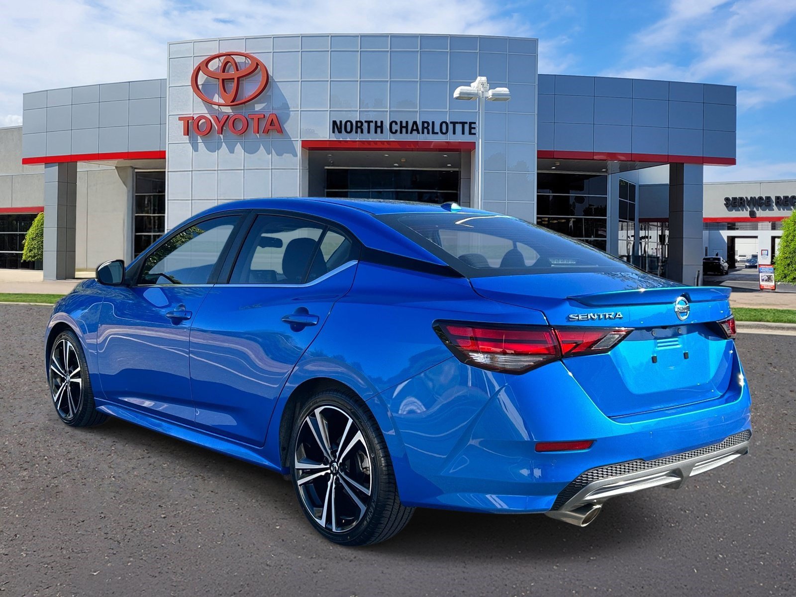 Used 2022 Nissan Sentra SR w/ Trunk Package FWD image 4