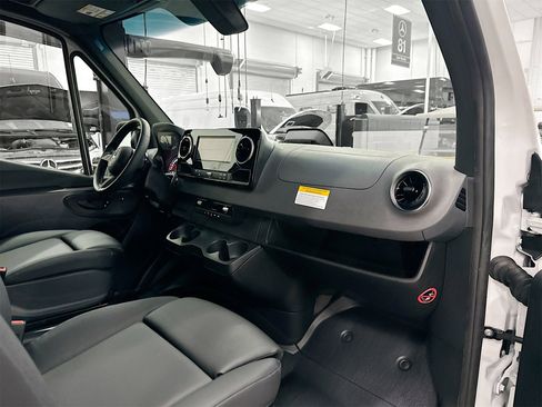 New 2025 Mercedes-Benz Sprinter 2500 image 25