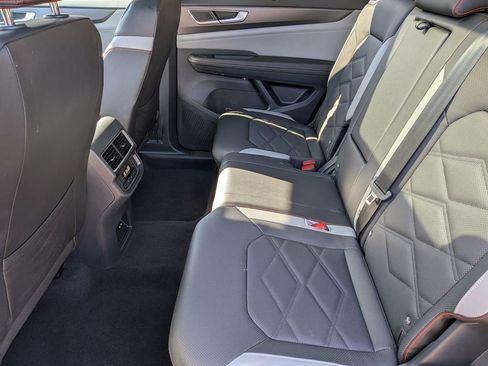Used 2025 Volkswagen Atlas Peak Edition SE AWD/4WD image 28