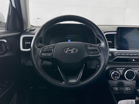 Used 2024 Hyundai Venue Limited image 18