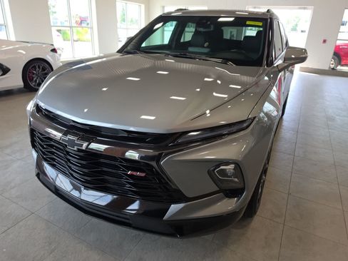 Used 2024 Chevrolet Blazer RS w/ Enhanced Convenience Package FWD image 2