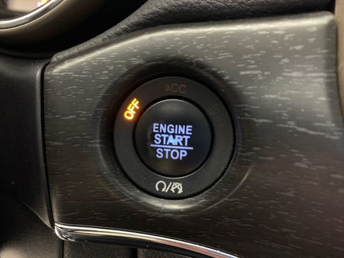 Used 2017 Jeep Grand Cherokee Limited image 26