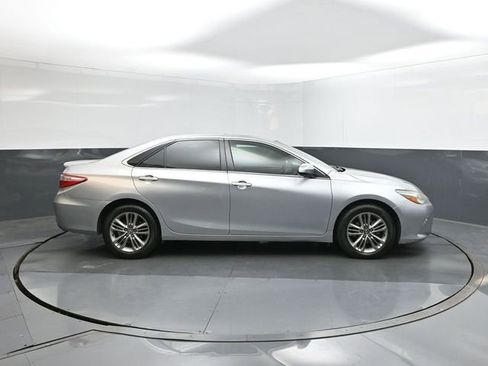 Used 2017 Toyota Camry SE w/ Moonroof Package image 26