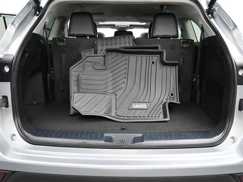 Used 2022 Toyota Highlander XLE image 21