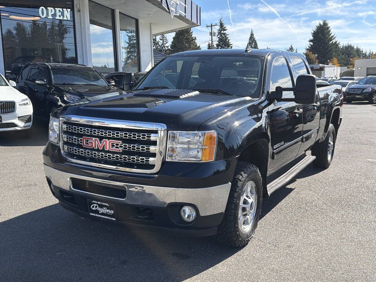 Used 2014 GMC Sierra 2500 SLE w/ SLE Preferred Package AWD/4WD image 1
