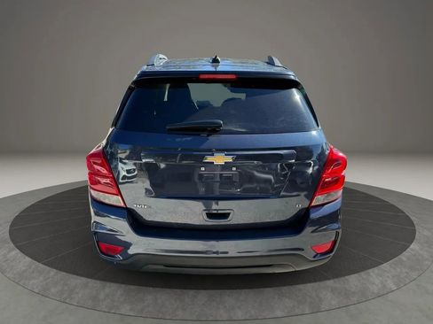 Used 2018 Chevrolet Trax LT w/ LT Convenience Package image 4