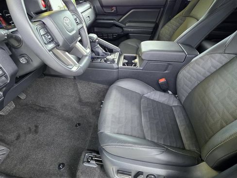 Used 2025 Toyota 4Runner TRD Off-Road Premium AWD/4WD image 8