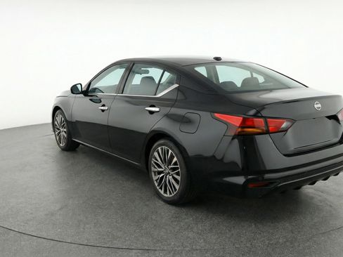 Used 2025 Nissan Altima 2.5 SV image 6