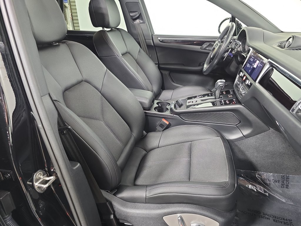 Certified 2023 Porsche Macan AWD/4WD image 27