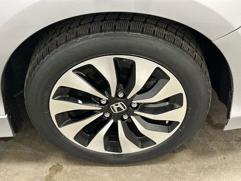 Used 2017 Honda Accord Touring image 5