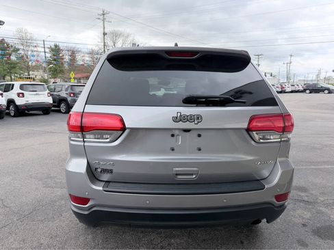 Used 2017 Jeep Grand Cherokee Laredo image 11