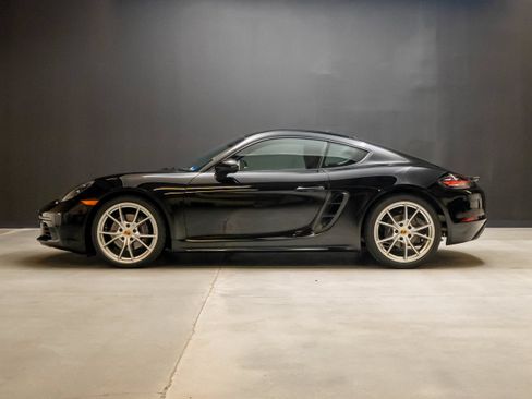 Certified 2018 Porsche 718 Cayman RWD image 2
