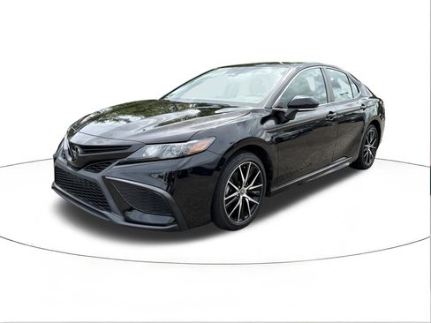 Used 2024 Toyota Camry SE image 7