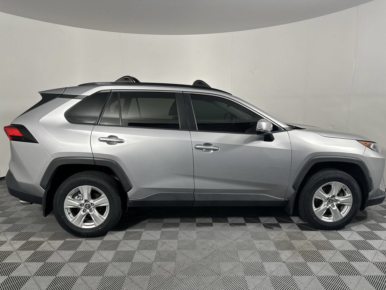 Used 2021 Toyota RAV4 XLE w/ Carpet Mat Package (TMS) FWD image 18