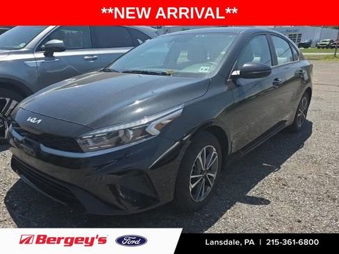 Used 2023 Kia Forte LXS w/ LXS Technology Package FWD image 1