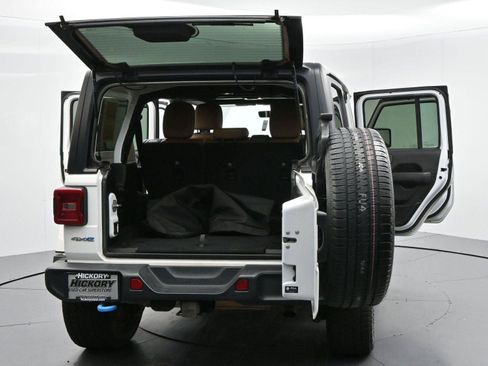 Used 2022 Jeep Wrangler Unlimited Sahara AWD/4WD image 44
