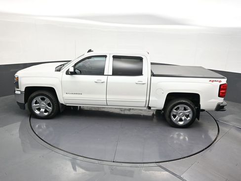 Used 2018 Chevrolet Silverado 1500 LT w/ LT Eassist Package AWD/4WD image 18