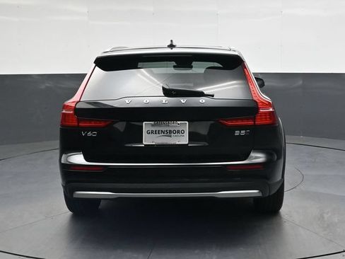 Used 2025 Volvo V60 B5 Cross Country Plus AWD/4WD image 7