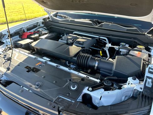 Used 2024 Chevrolet Colorado ZR2 w/ Technology Package image 27