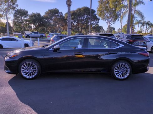 Used 2022 Lexus ES 300h Ultra Luxury image 9