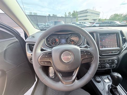 Used 2022 Jeep Cherokee Trailhawk w/ Sun, Sound & Nav Group AWD/4WD image 12