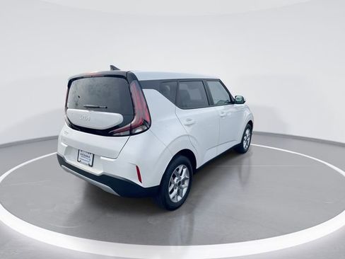 Used 2025 Kia Soul LX w/ LX Technology Package FWD image 8