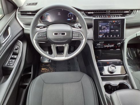 Used 2024 Jeep Grand Cherokee L Laredo image 25