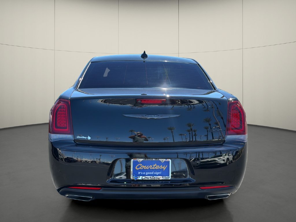 Used 2022 Chrysler 300 Touring w/ Sport Appearance Package RWD image 6
