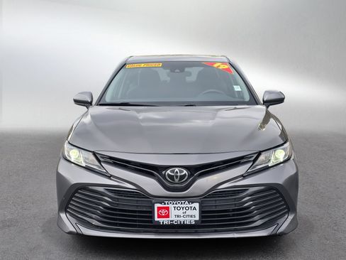 Used 2019 Toyota Camry LE FWD image 8