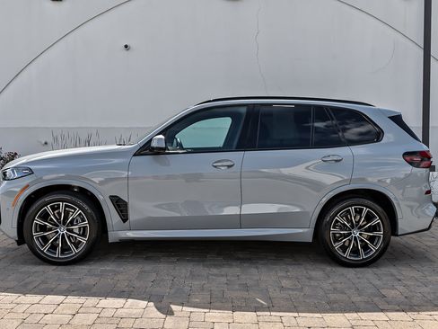 Used 2024 BMW X5 xDrive40i w/ M Sport Package AWD/4WD image 10
