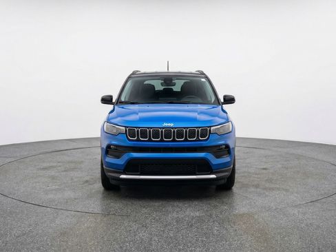 Used 2025 Jeep Compass Limited AWD/4WD image 2