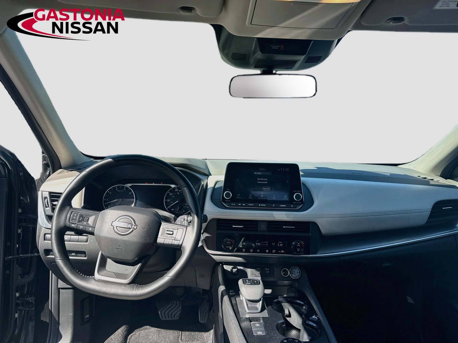Used 2025 Nissan Rogue SV AWD/4WD image 29