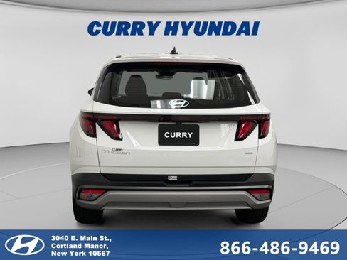 Used 2025 Hyundai Tucson SE AWD/4WD image 4