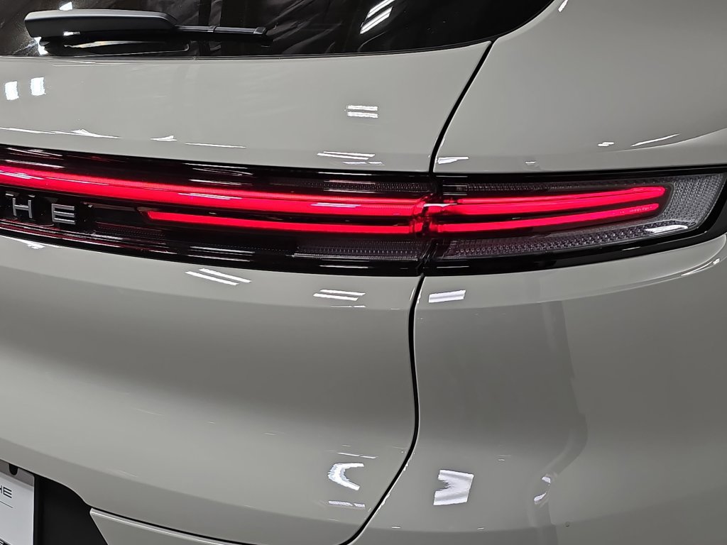 Certified 2026 Porsche Cayenne AWD/4WD image 30