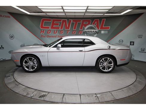 Used 2022 Dodge Challenger R/T image 3