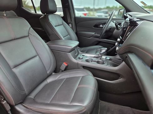 Used 2023 Chevrolet Traverse RS FWD image 10
