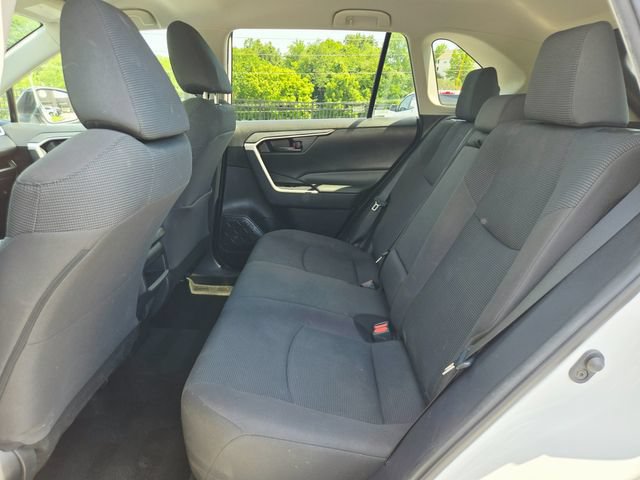 Used 2021 Toyota RAV4 LE AWD/4WD image 16